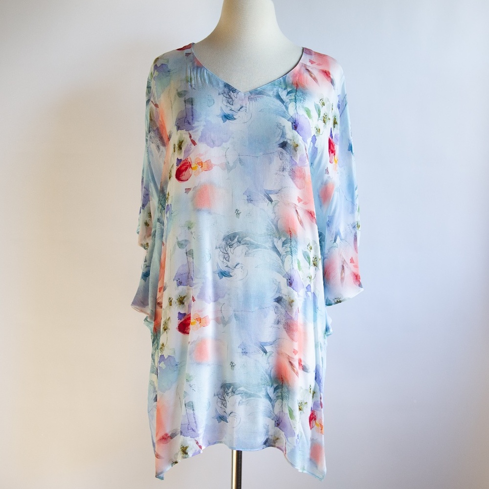 APNY Flowy Floral V-Neck Flutter Sleeve Tunic Top